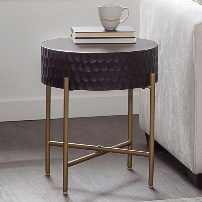 Bobbi - Round Table
