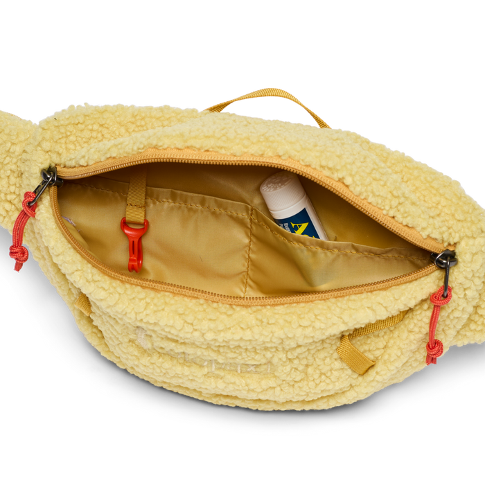 High Pile Fleece 3L Sling, Wheat, Detail
