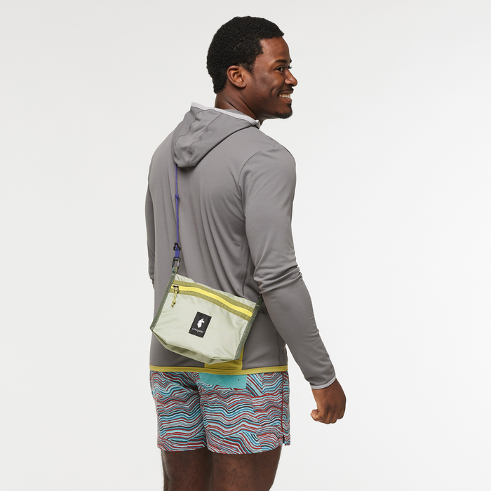 Lista 2L Lightweight Crossbody Bag - Cada Día, Detail, Model Jeremy