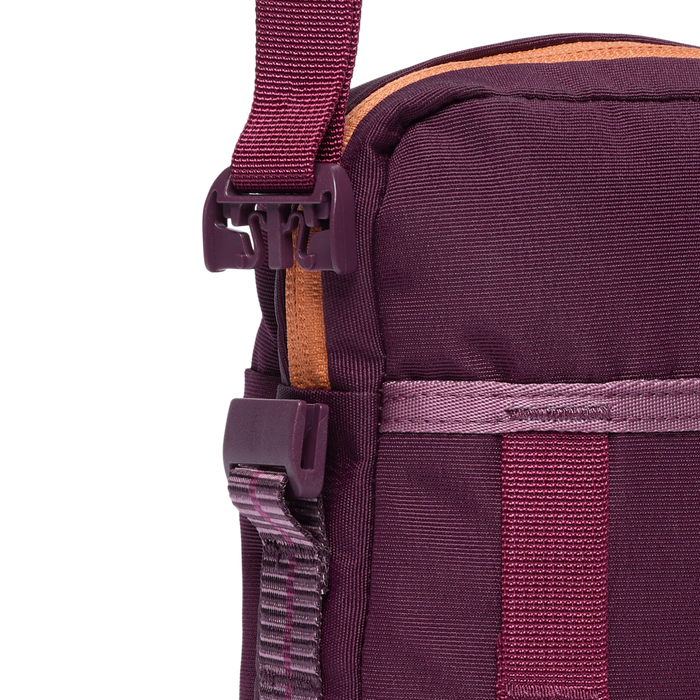 Todo 1L Shoulder Bag, Blackberry, Detail