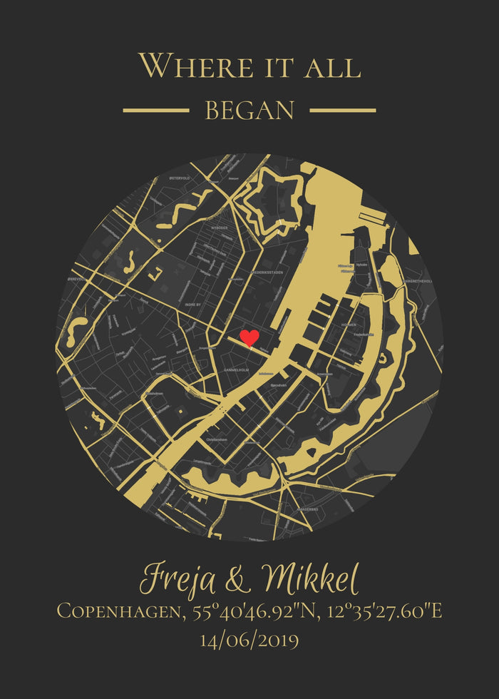 Where it all began, Gold — personlig kortplakat i rund udgave: gadekort i guld på koksgrå bund, med navne, koordinater og dato