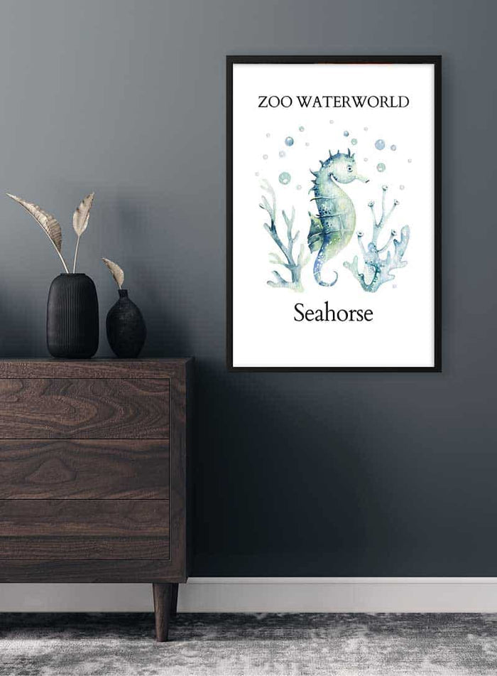 Framed Zoo Waterworld Seahorse Plakat featuring a watercolor seahorse and sea plants, hung on a dark wall.